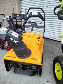 Cub Cadet Snow Blower LHP 208cc 1 Stage OHV Gas Powered