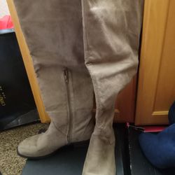 Boots Size 9