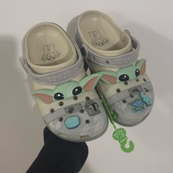 Baby Yoda Crocs Sz:6M/8W