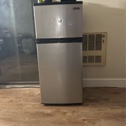 Mini Fridge Magic Chef