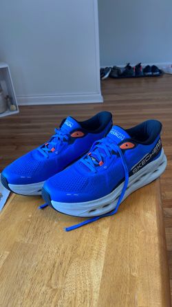 NEW CONDITION SKECHERS SLIP ON GO RUN size 11.5 men