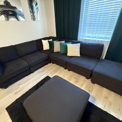 8-Piece Black Upholstered Sectional Couch With Rug