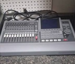 Roland VS-1680 24-Bit Digital Studio Workstation
