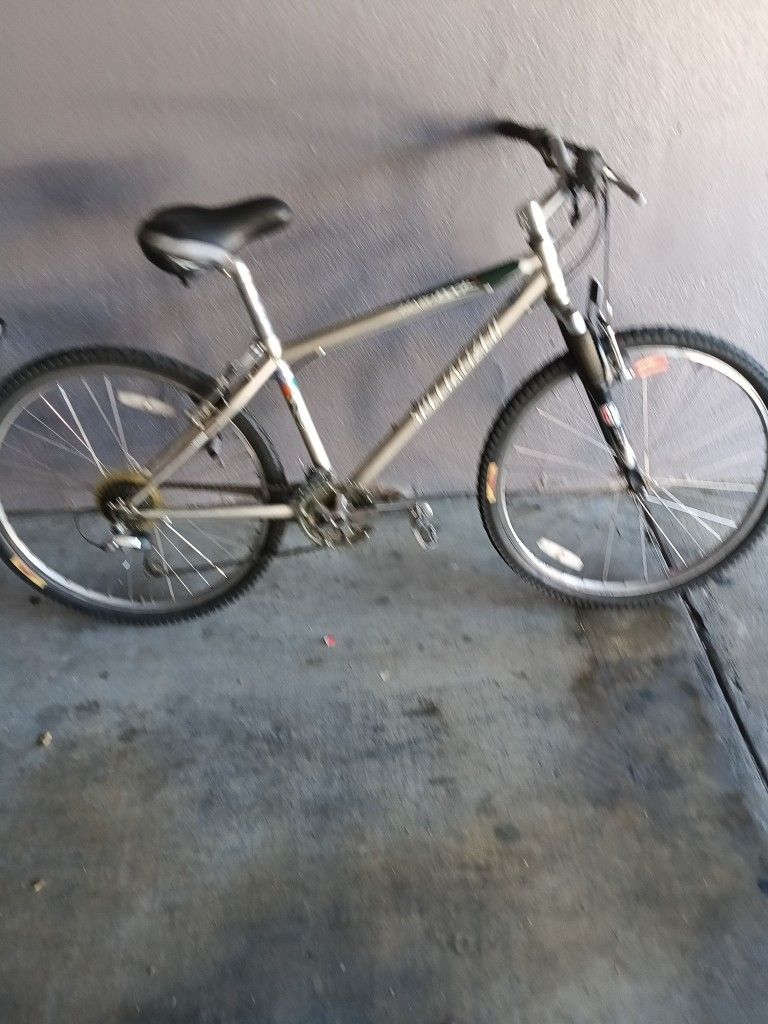 Specialized 21 Speed Mountain Bike Good Condition