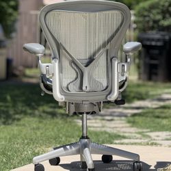 Herman Miller Fully Loaded PostureFit Size B Aeron Office Gaming Chair