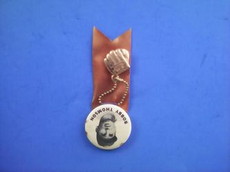 1950s baseball Bobby Thompson New York Giants world series pin button pinback with glove