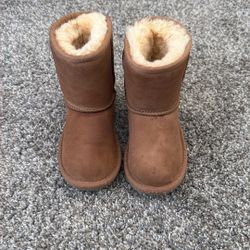 Toddler Ugg Size 9 $25 