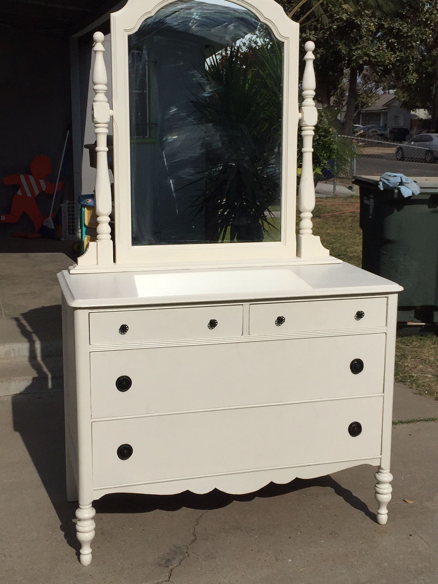 Long dresser come with four drawers in good condition.
