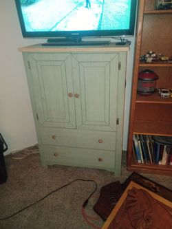 WOODEN  HUTCH W/ 2 DRAWERS AND 2 SHELVES