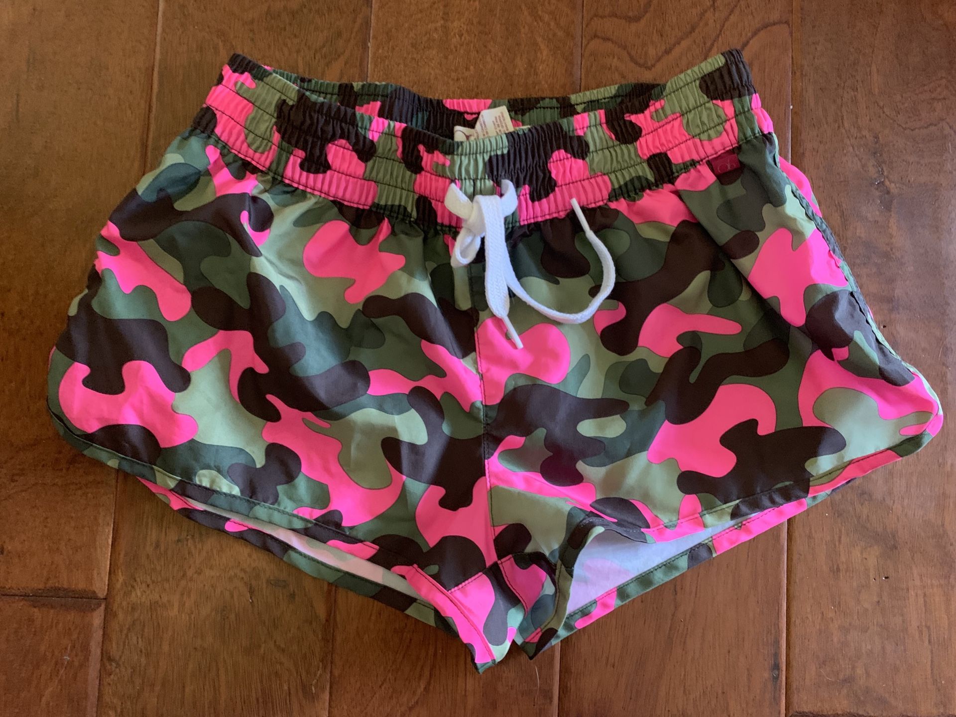 Ocean pacific shorts like new size 3 -5 fits girls 14/16