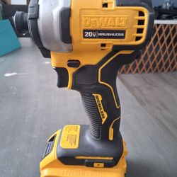 Dewalt 1/4 Compact