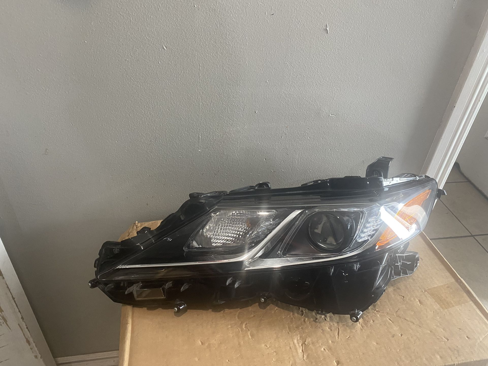 2018-2020 Toyota Camry LE Left Headlight