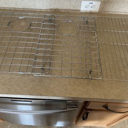 Heavy-gauge stainless-steel kitchen sink grids