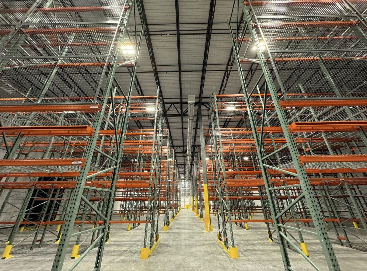 Industrial Teardrop Pallet Racks Beams Uprights Wire Decks