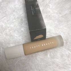 FENTY BEAUTY BY RIHANNA FOUNDATION #250