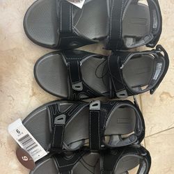 Khombu Ladies Shoes Size 9