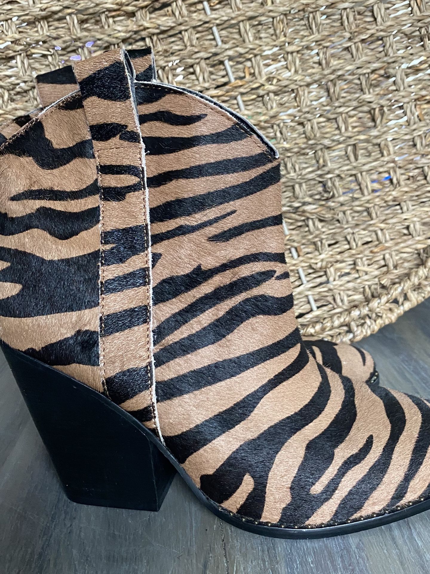 Rebel Wilson Sam Black & Brown Tiger Print Calf Hair Western Bootie Sz 7M