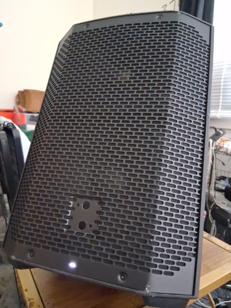 Electro-Voice EVERSE8 8" 2-way Battery Powered Weatherized Speaker with Bluetooth Audio