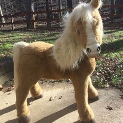 Automated horse missing ear chestnut