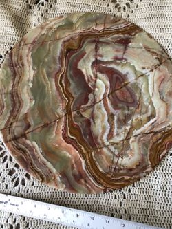natural onyx round 15" platter It is made of genuine onyx marble with light green coloring and amber-toned v