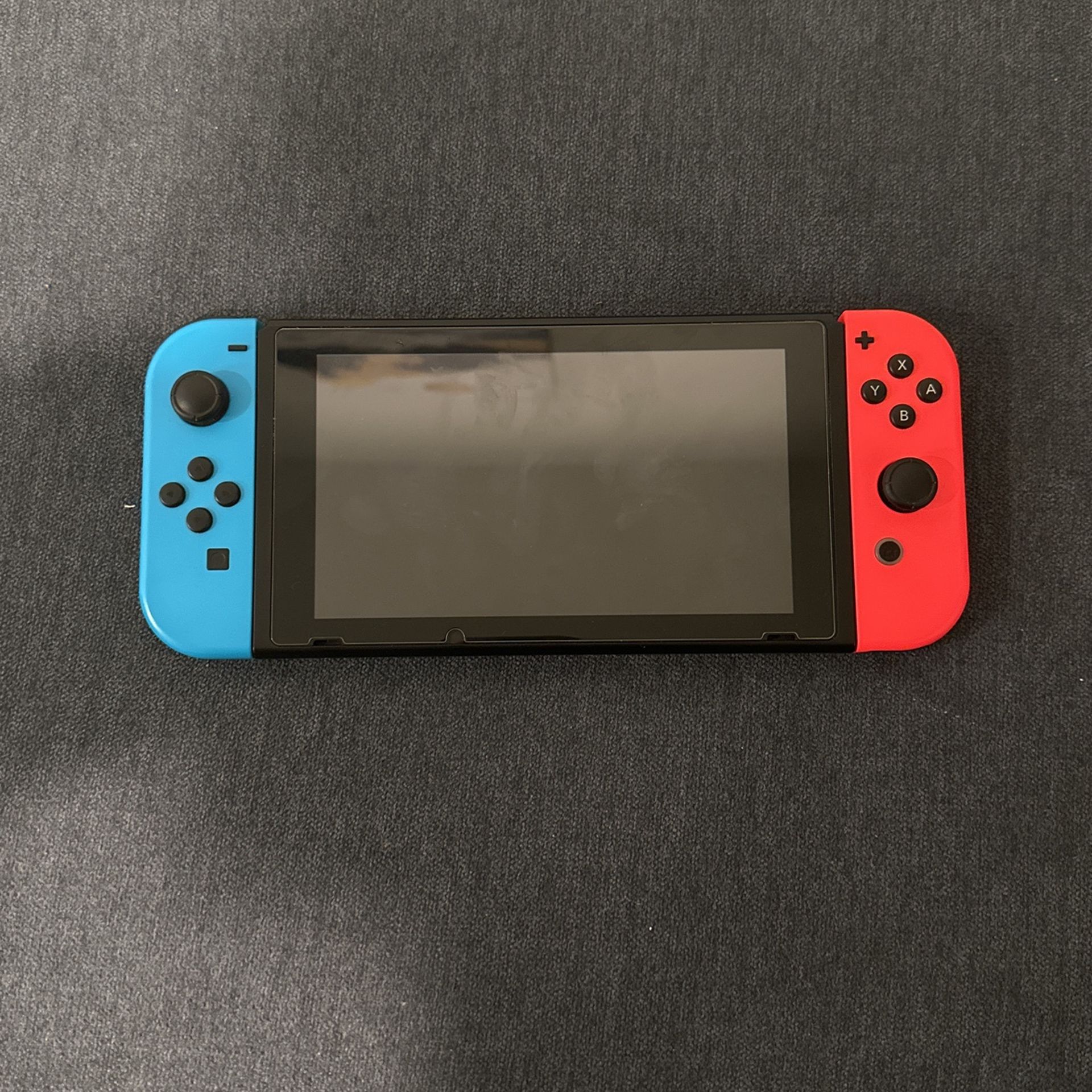 Nintendo Switch Original (manufactured in 2017, left joycon has drift and is loose)