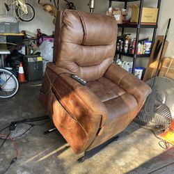 Ultra Comfortable Lift Recliner