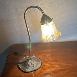 Vintage Brass Lily Pad Table Lamp. 