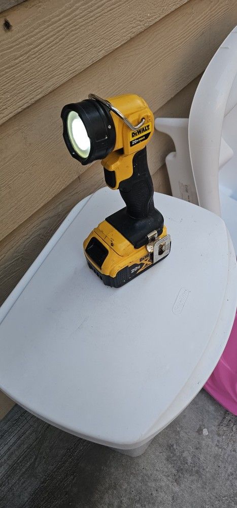 Dewalt Flashlight