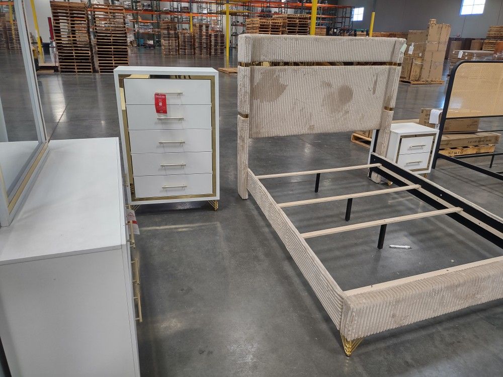 4 PC Queen Bedroom Set With Queen Bedframe Dresser Mirror Nightstand On Sale Now Don't Miss