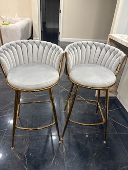 Bar stools (4)