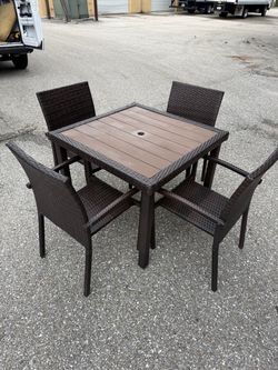 Outdoor dining set