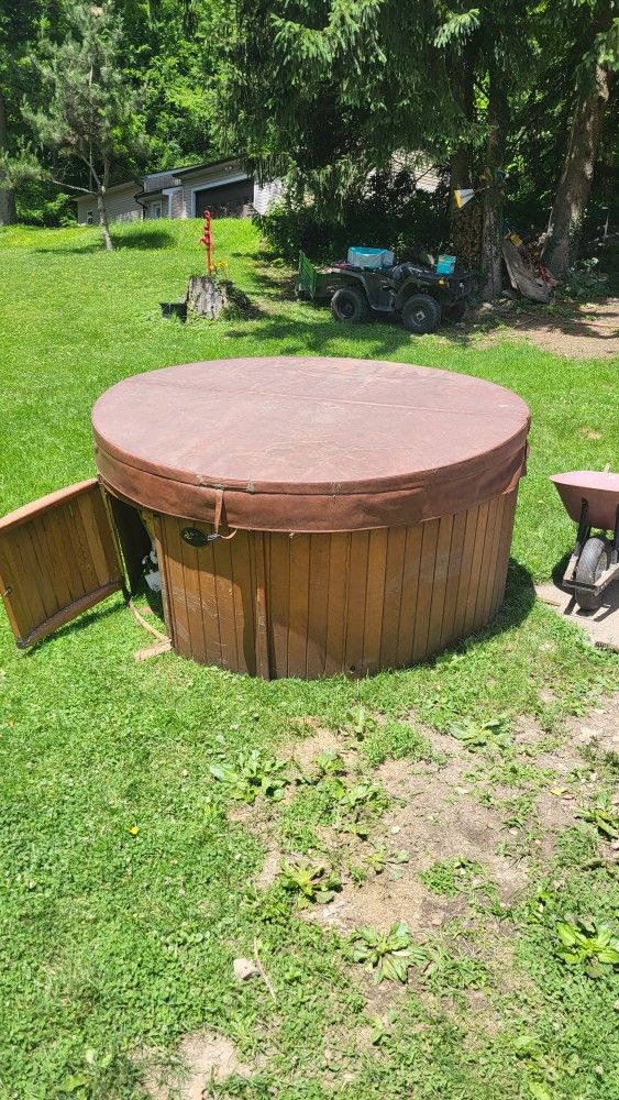 Round Hot Tub Cover "FREE"