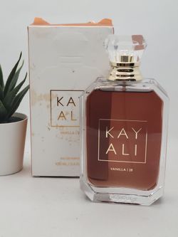 KAYALI 

VANILLA | 28 Eau de Parfum

3.4 fl (DAMAGE BOX)
