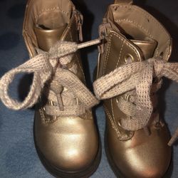 Cat & Jack Girls Ankle Boots Gold. Size 5C