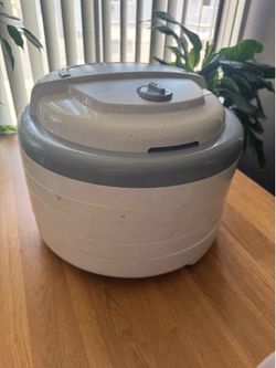 Food dehydrator