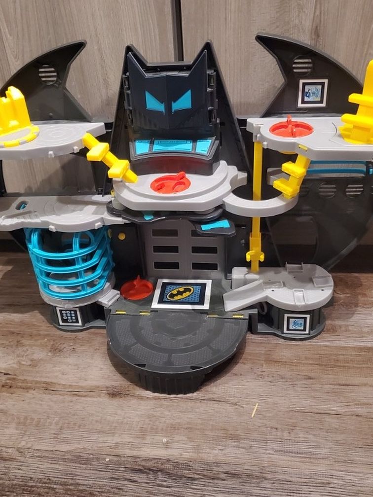 Fisher Price Imaginext DC Super Friends Batcave Bat