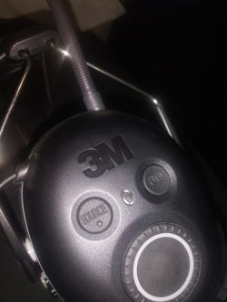 ? It has Bluetooth radio station