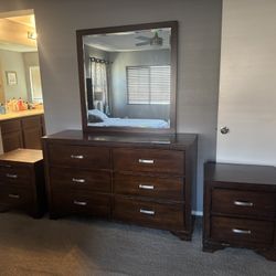 Dresser, Mirror & 2 Nightstands For Sale 