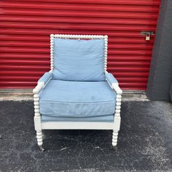 Roundhill Furniture Belvoir Upholstered Spool Accent Chair with Turned Wood Frame/ Delivery Negotiab