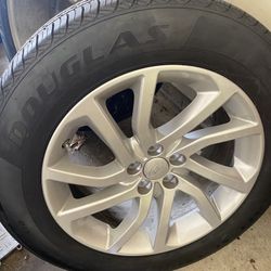 Set of Land Rover Rims and Tires 18’