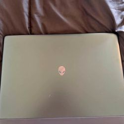 Alienware M18