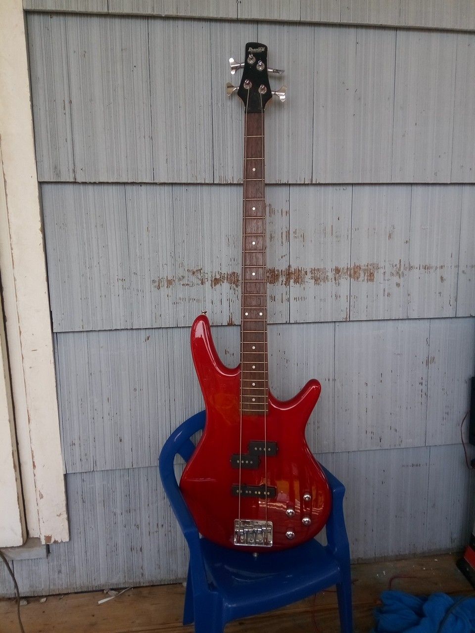 Bass guitar will trade for a running moped