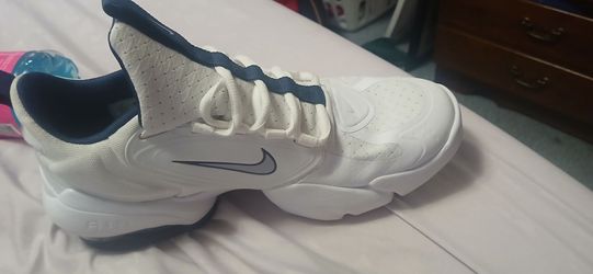 White and navy Nike men's size 7