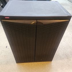 Storage cabinet