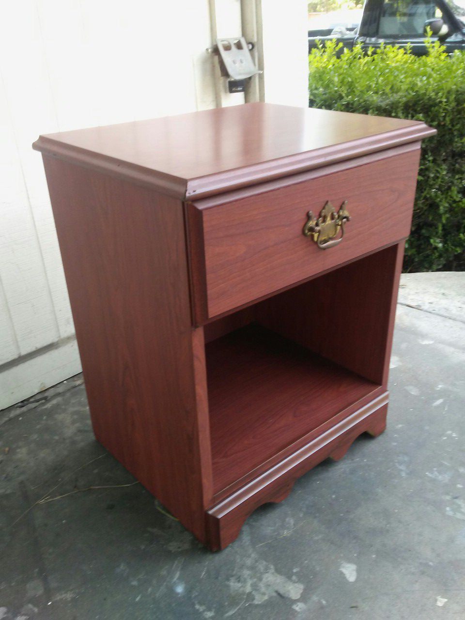 1) CW CASEWORK. FURNITURE night stand/ 1 drawer/organizer in good condition