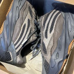 🔥 Yeezy Boost 700 V2 “Geode” – Size 4.5Y – w/ Box + GOAT Verified