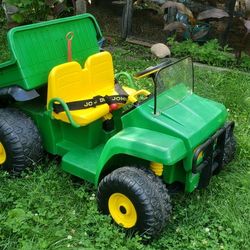 12 Volt Kids John Deere Gator Truck With Battery And Charger