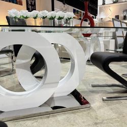 WHITE BASE DINING TABLE for sale 