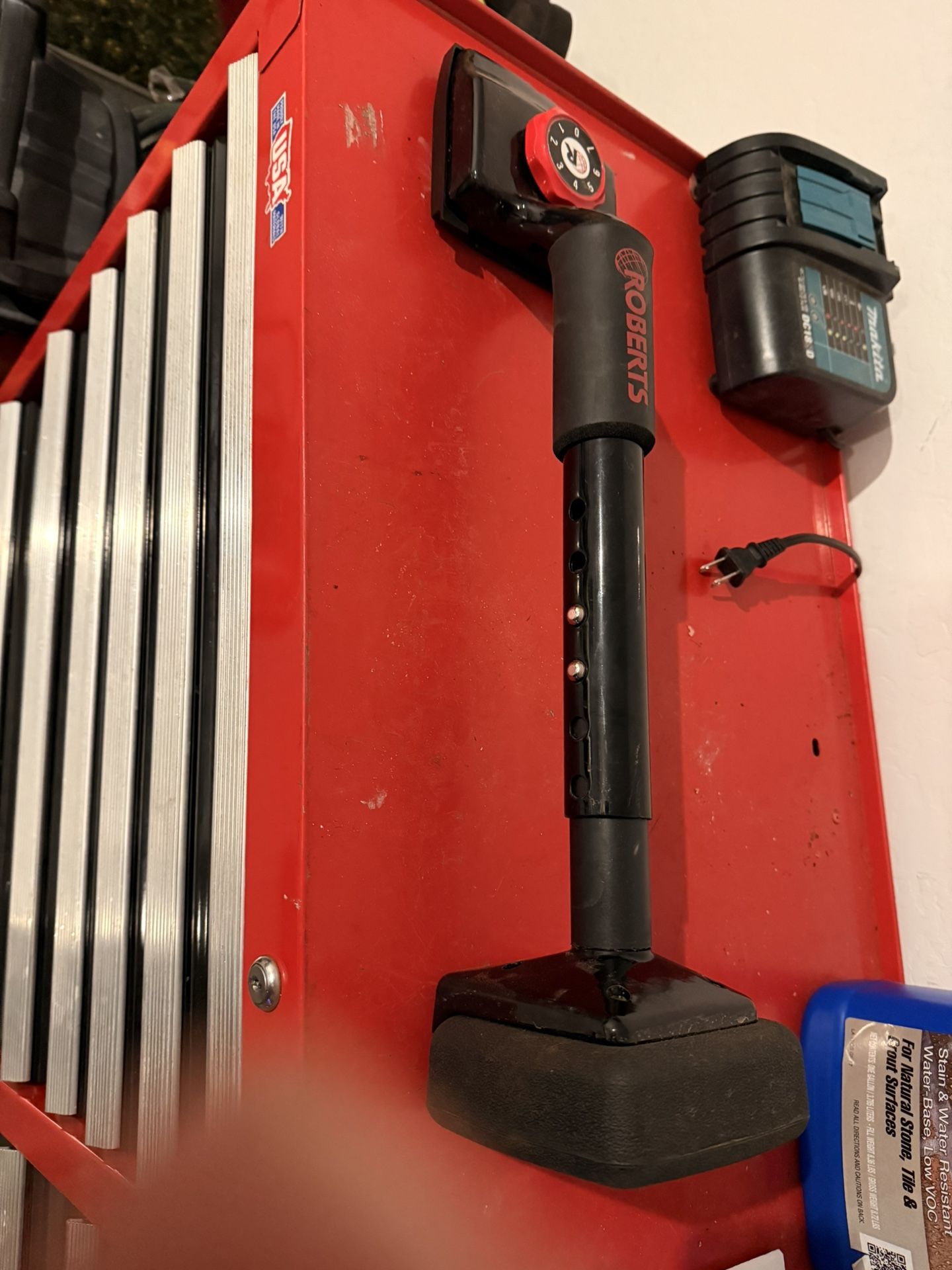 Adjustable Carpet knee Kicker 