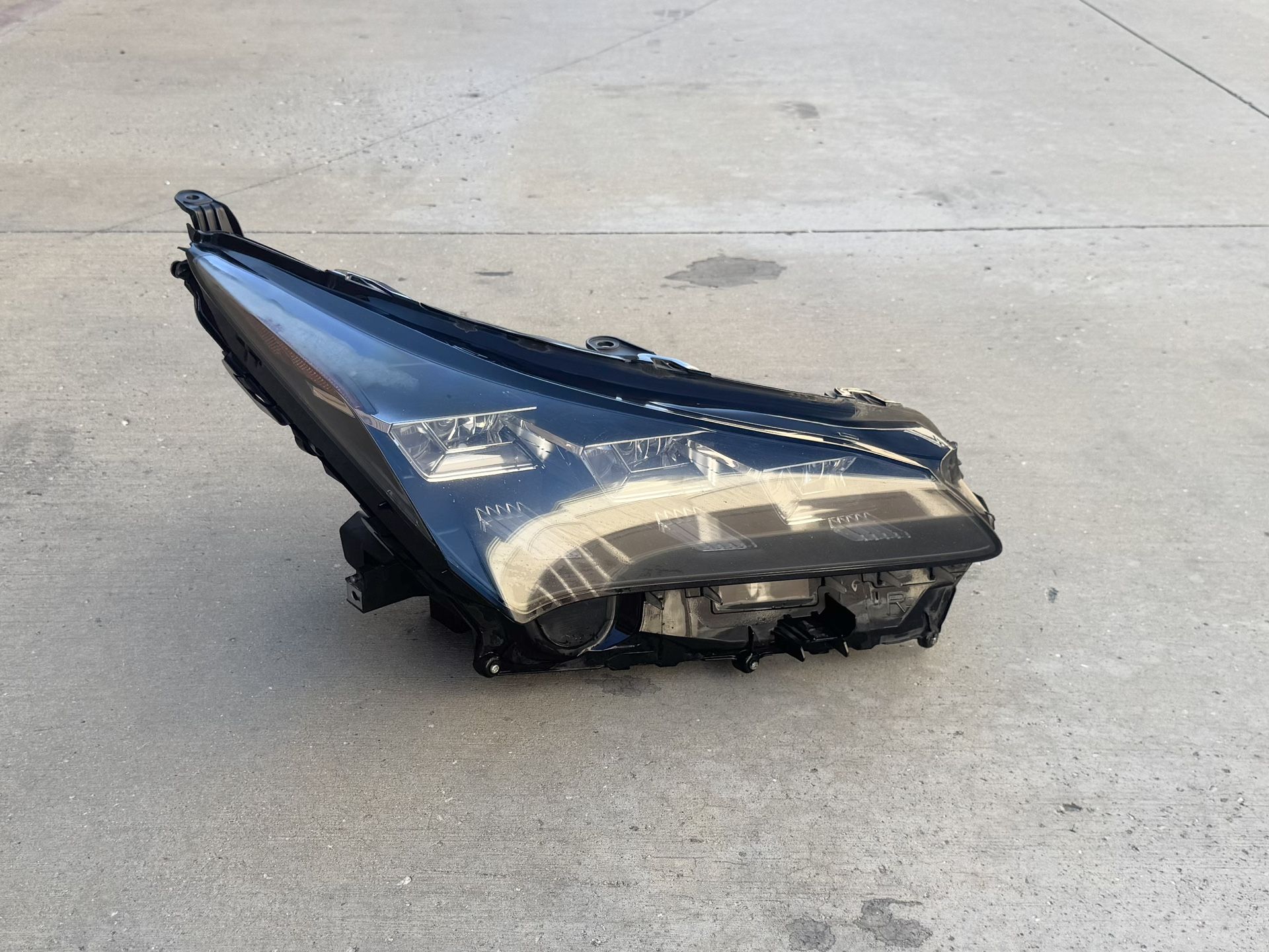 2015 - 2017 LEXUS NX200t / NX300 RH PASSENGER SIDE TRIPLE BEAM HEADLIGHT OEM